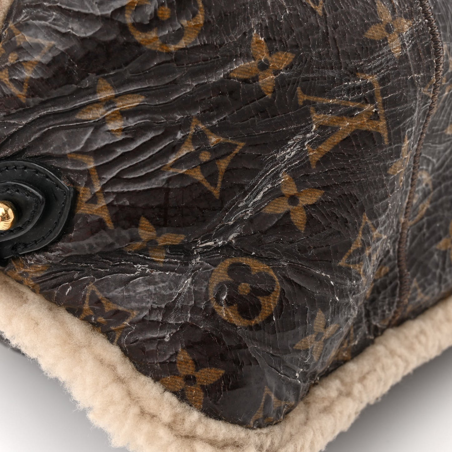 LOUIS VUITTON Patent Monogram Shearling Sac Thunder