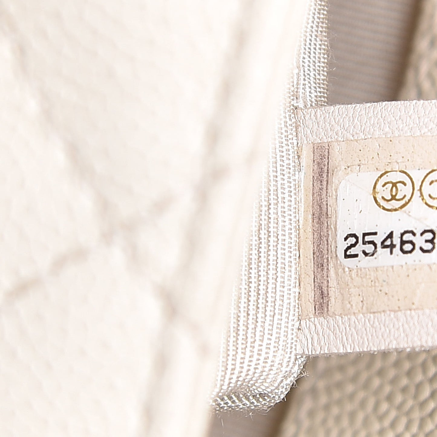 Caviar Quilted Medium Urban Companion Flap White