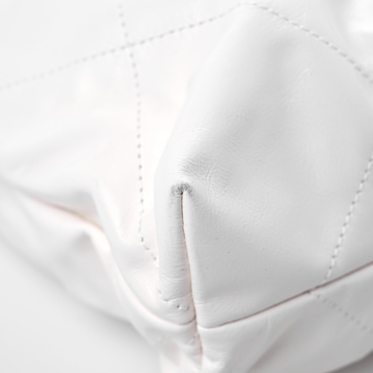 Shiny Calfskin Quilted Chanel 22 White