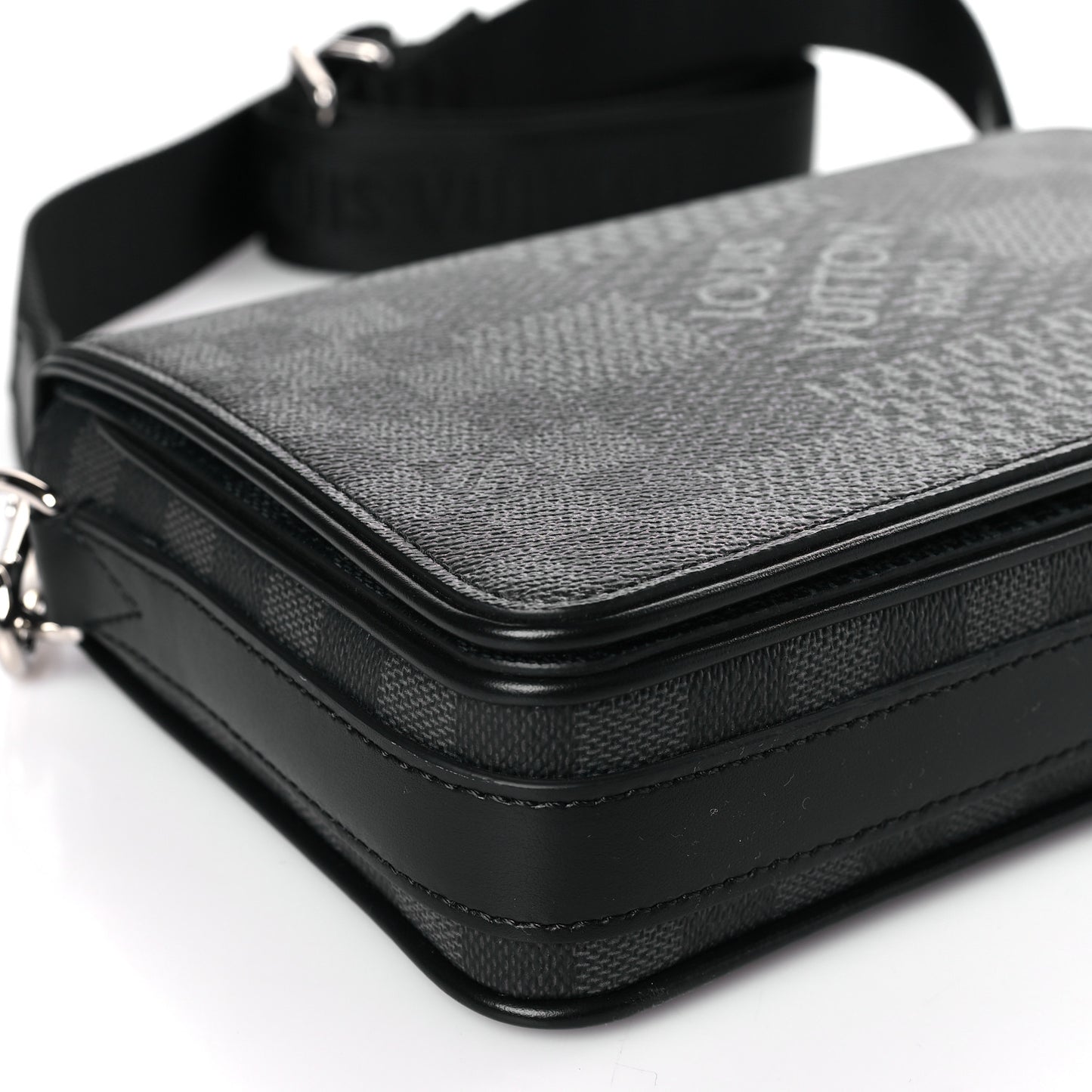 Damier Graphite 3D Studio Messenger