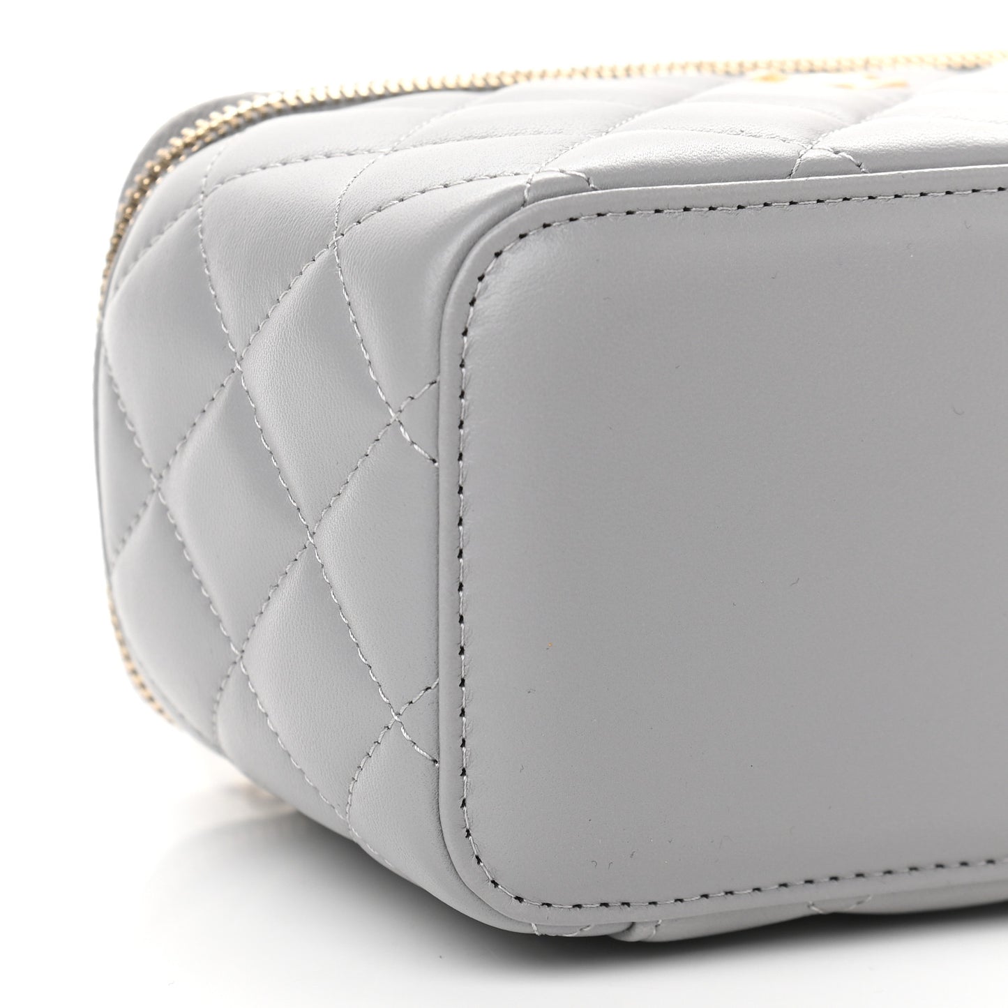 Lambskin Quilted Small Pearl Crush Vanity Case With Chain Grey