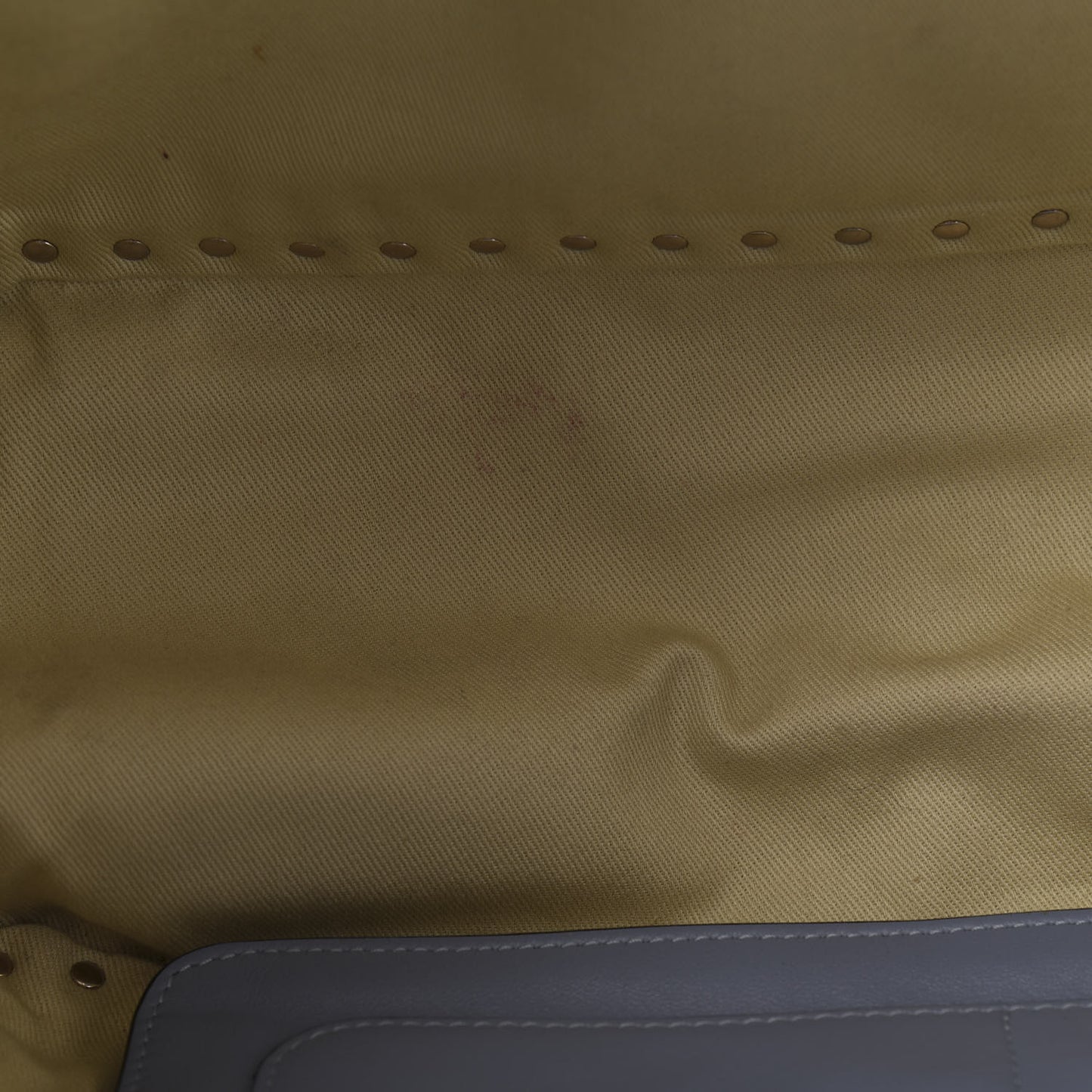 Vitello Medium Rockstud Tote London Stone