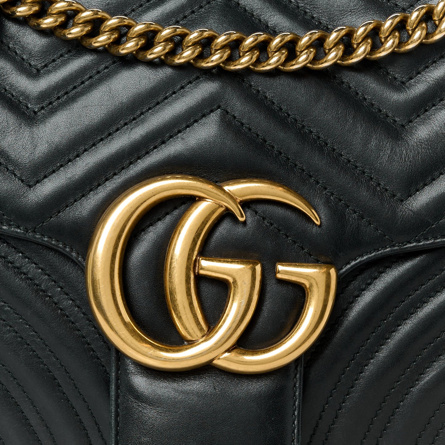 Calfskin Matelasse Medium GG Marmont Shoulder Bag Black