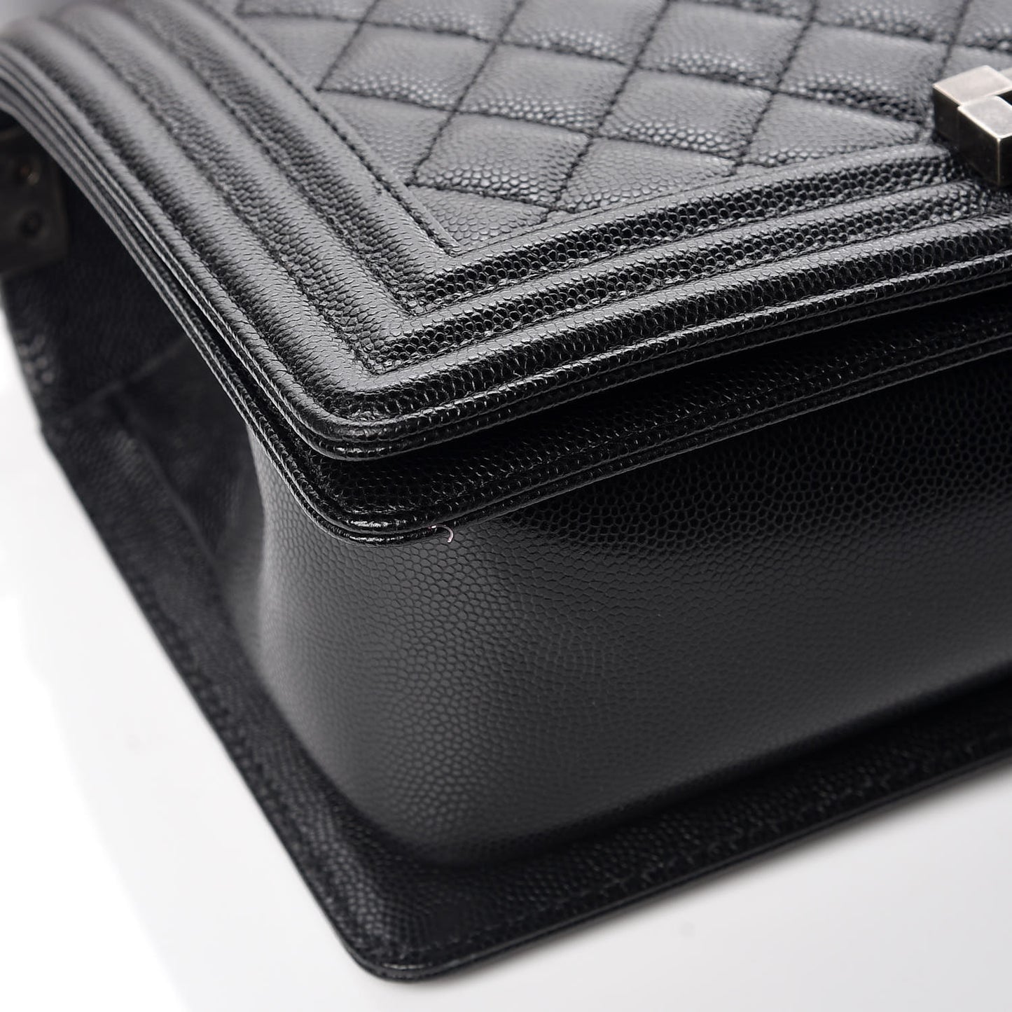 Caviar Quilted Medium Boy Flap Black