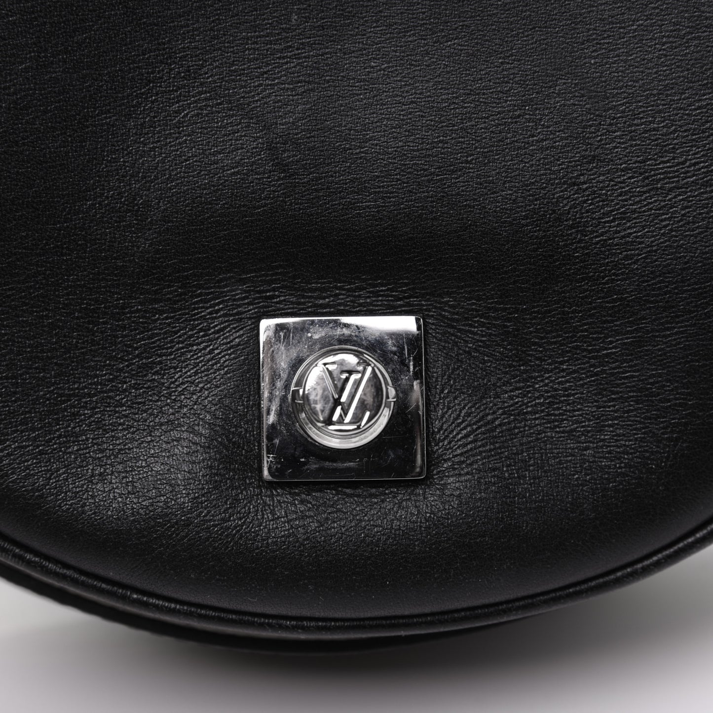 Reverse Monogram Chantilly Lock Black