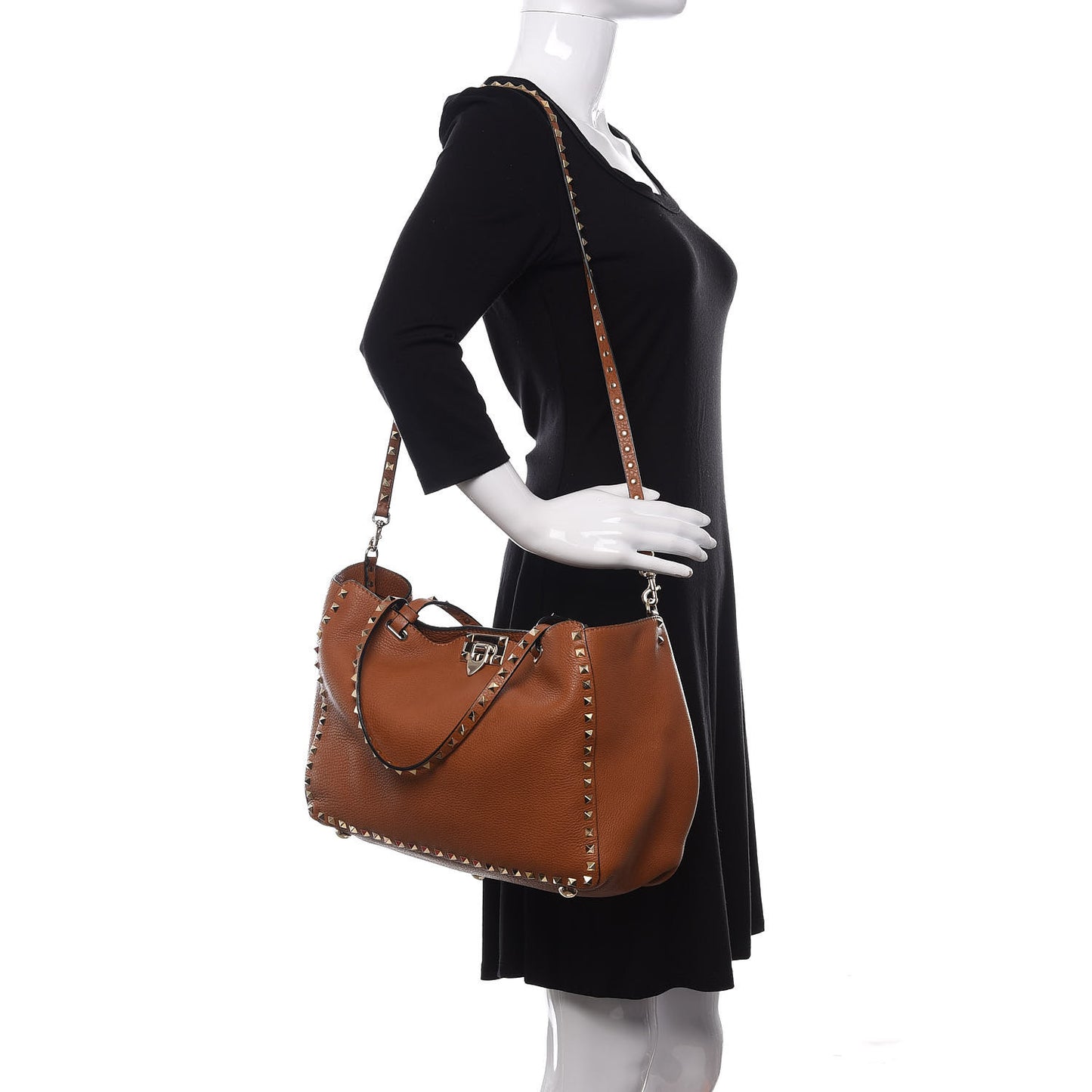 Pebbled Calfskin Medium Rockstud Tote Light Cuir