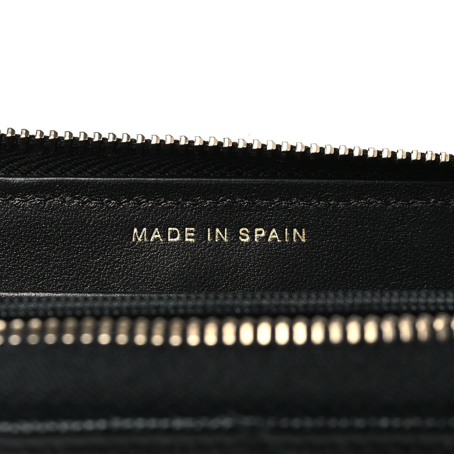 Caviar Quilted Medium Zip Around Wallet Black
