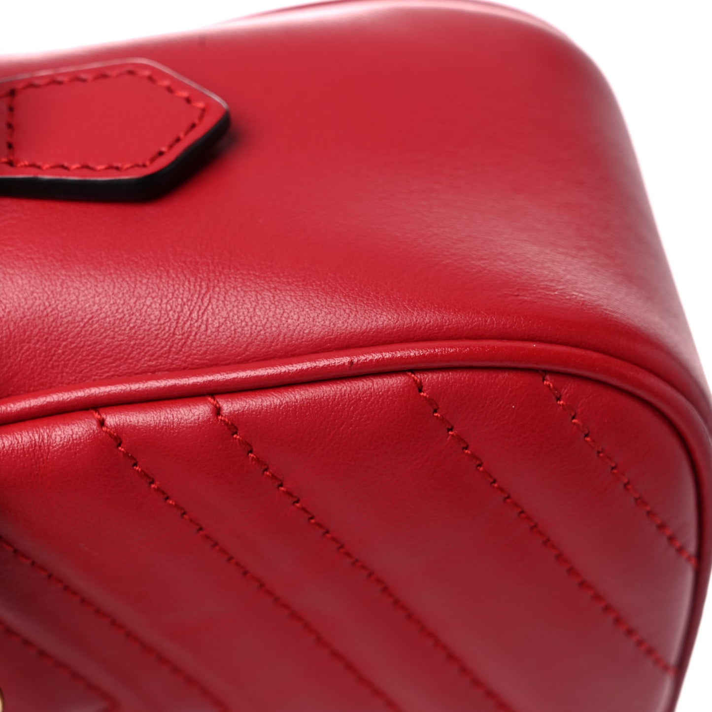 Calfskin Matelasse Small GG Marmont Chain Shoulder Bag Hibiscus Red