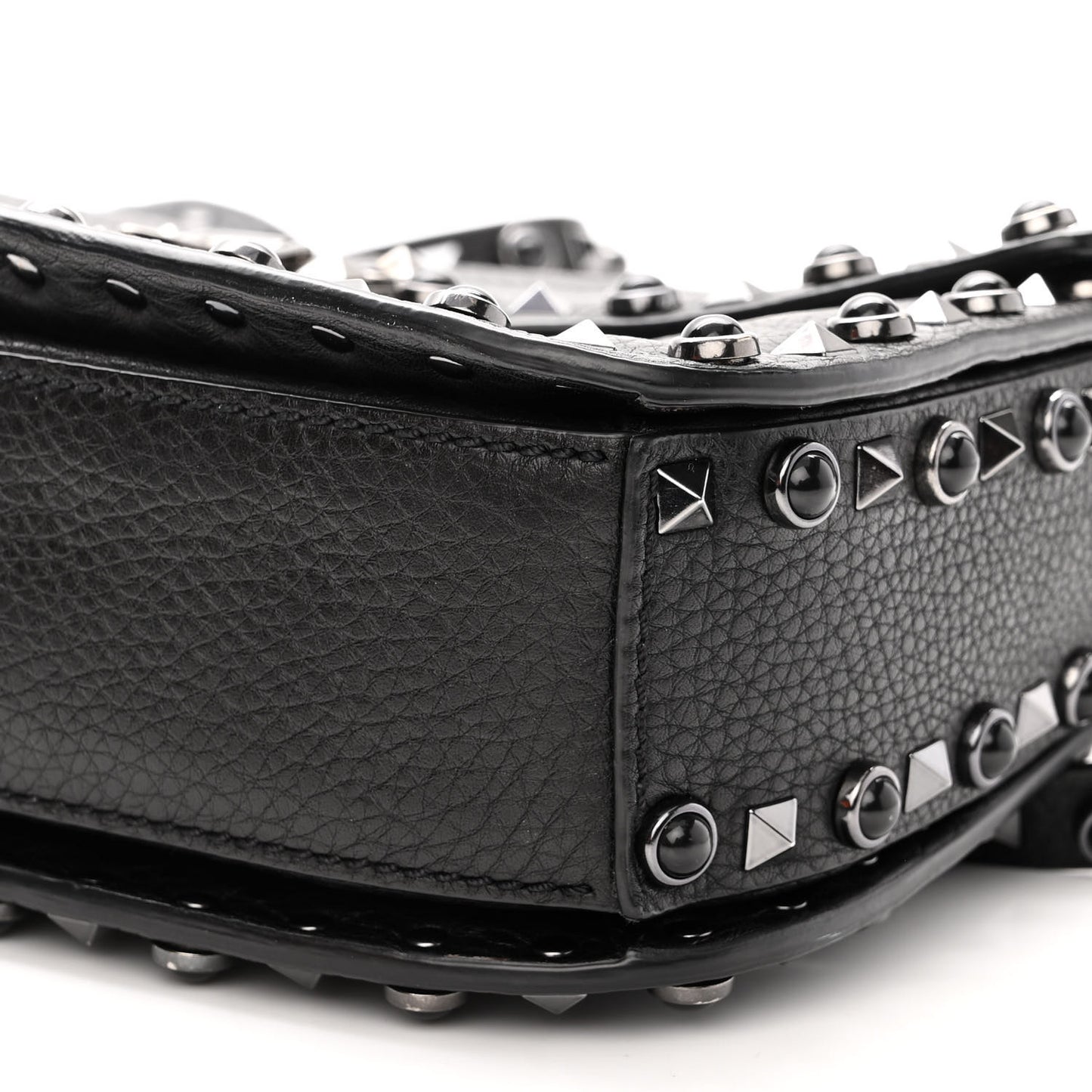 Pebbled Calfskin Onyx Medium Rockstud Rolling Flap Saddle Bag Black