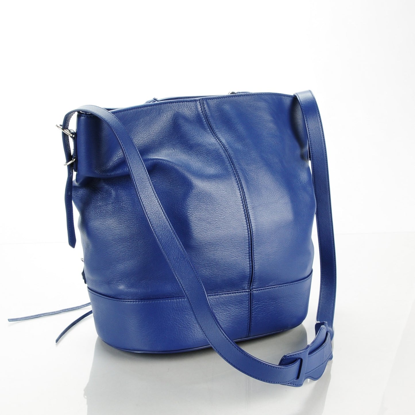 Veau Papier Classic Hardware Drop Bucket Bag Bleu
