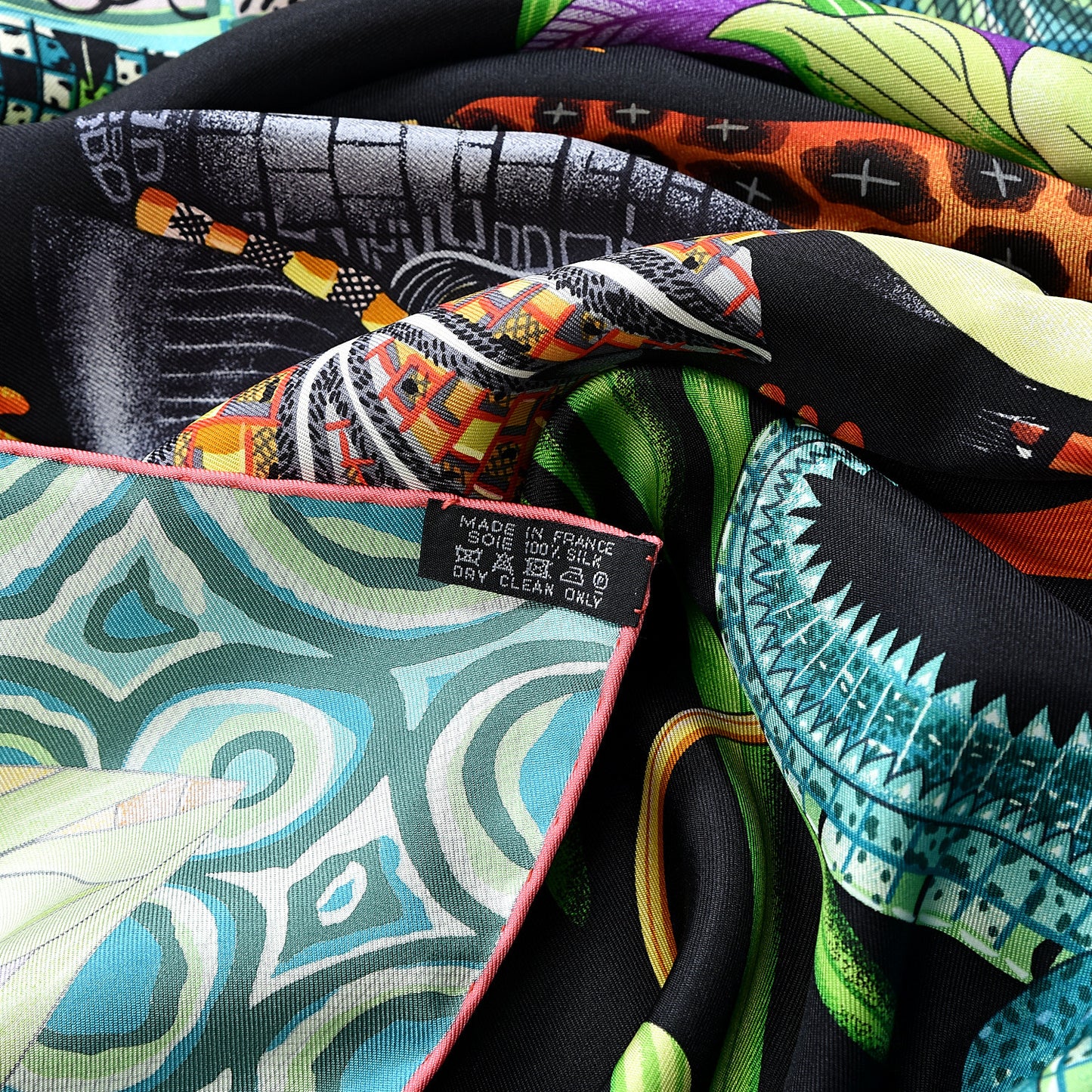 Silk La Marche Du Zambeze Scarf 90 Black Corail Vert