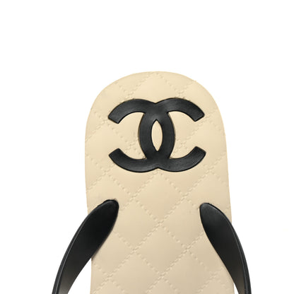 Chanel Jelly Quilted Camellia Thong Sandals 37 White Black 8 of 10