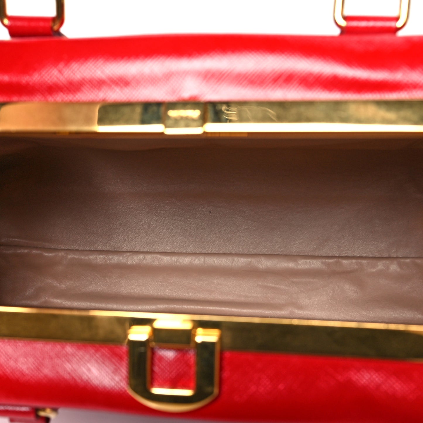 Saffiano Vernice Pyramid Bag Rosso