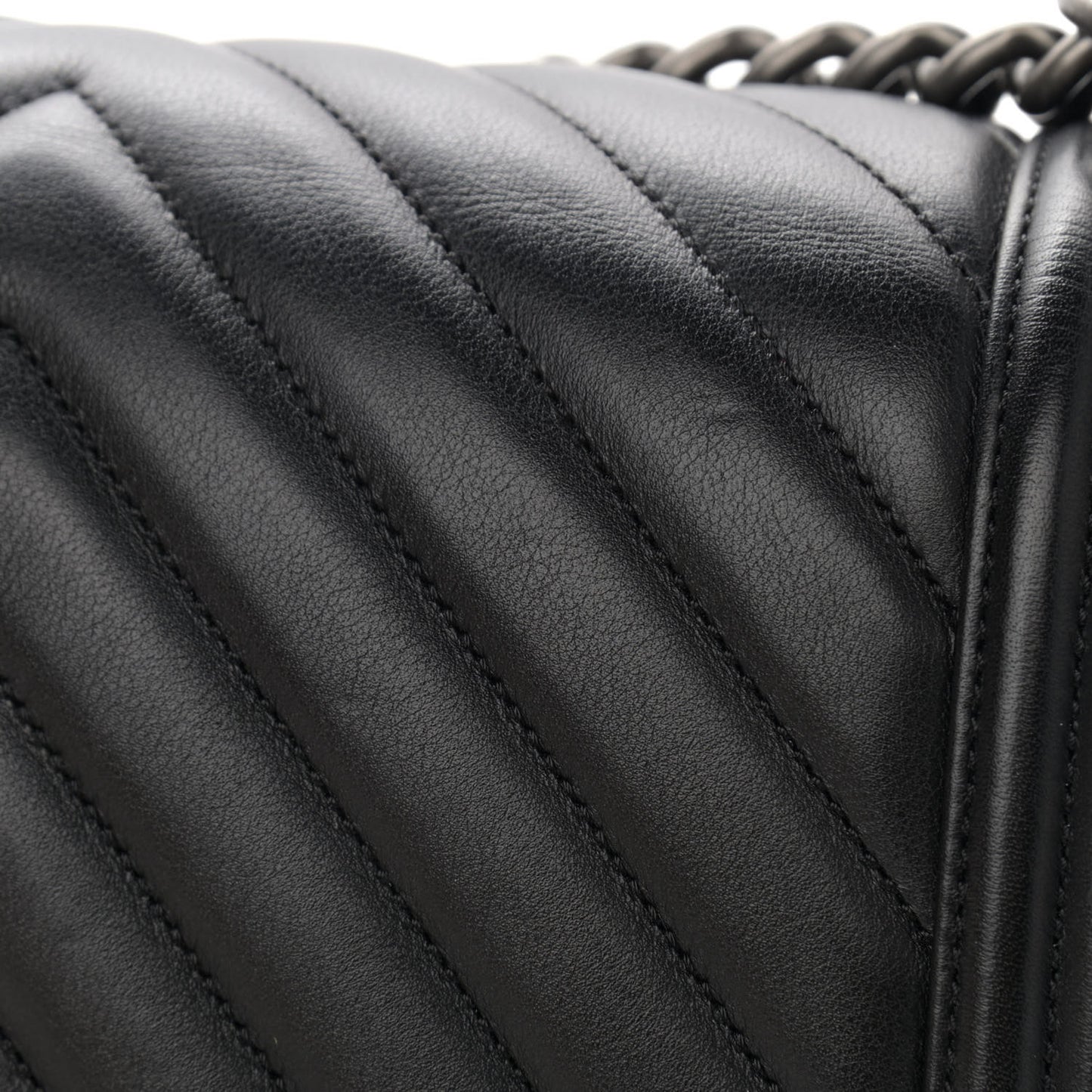 Calfskin Chevron Quilted Medium Boy Flap Black