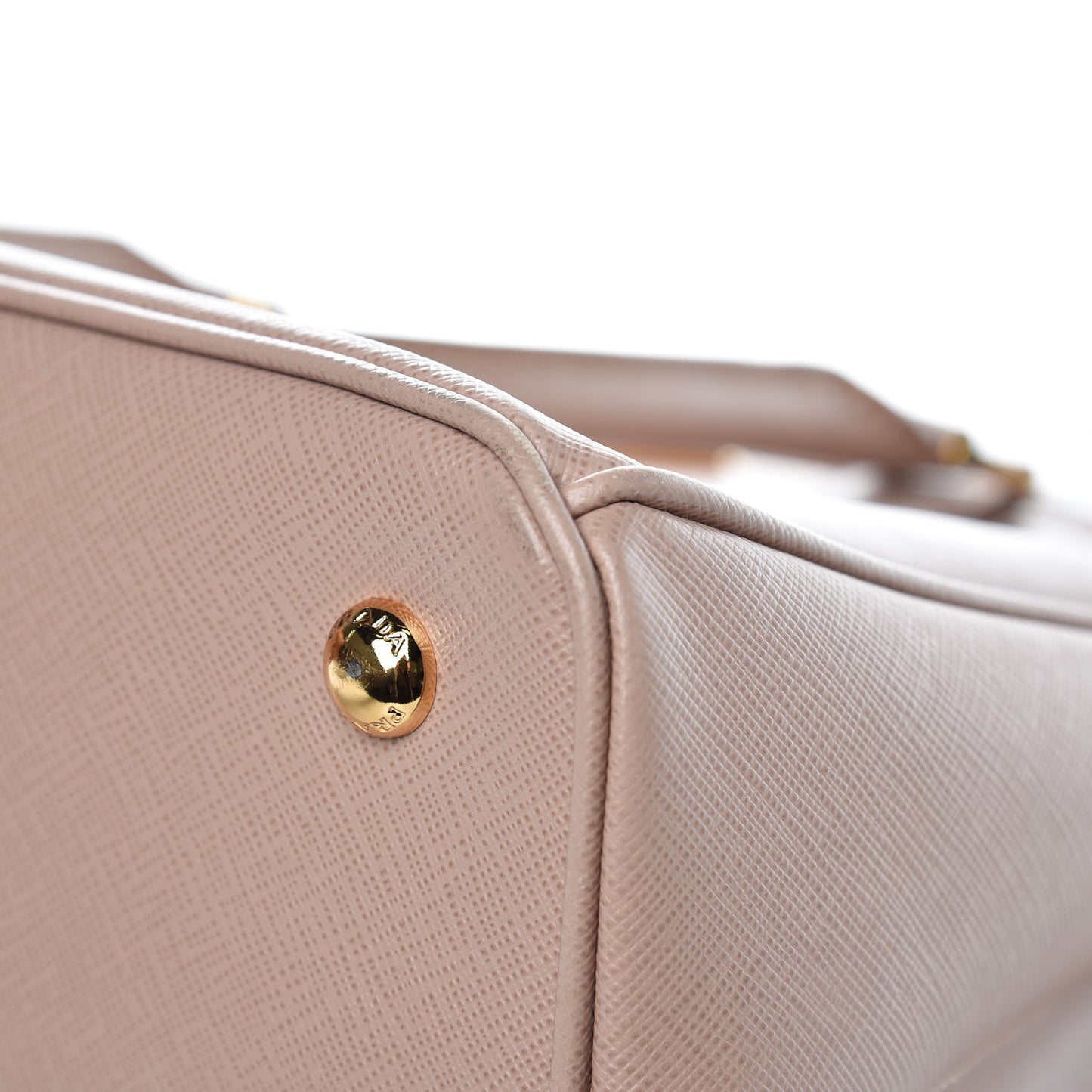 Saffiano Lux Medium Tote Cammeo