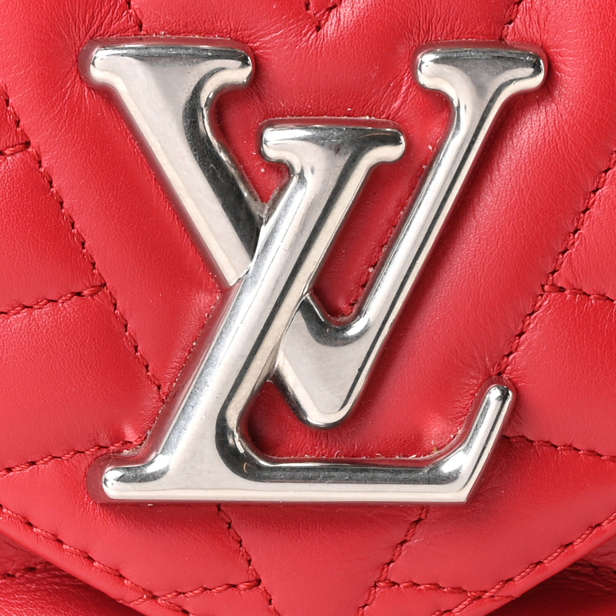 Calfskin New Wave Chain MM Ecarlate