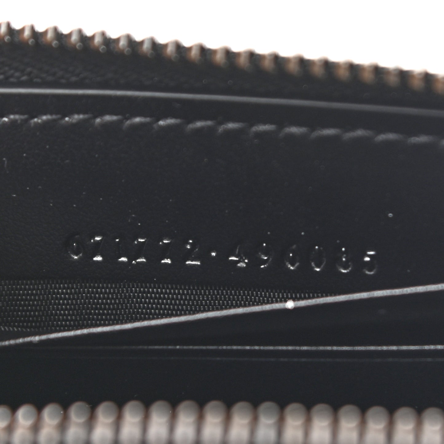 Calfskin Matelasse GG Marmont Zip Around Card Case Black