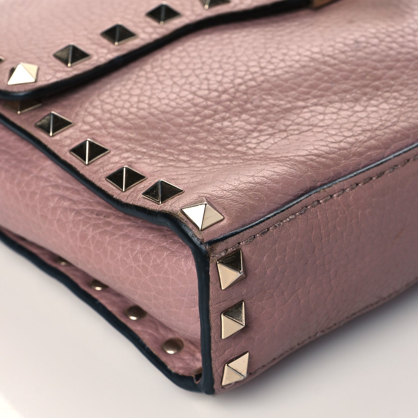 Pebbled Calfskin Medium Rockstud Flip Lock Crossbody Bag Lipstick
