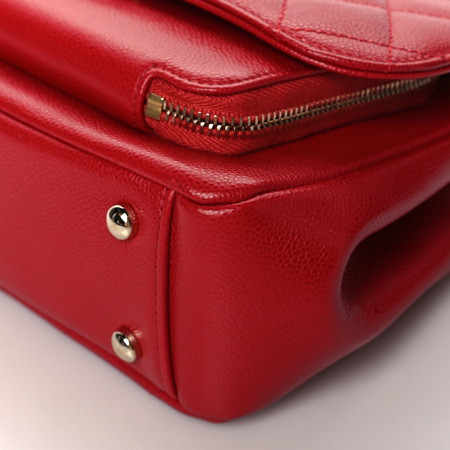 Caviar Quilted Medium Business Affinity Flap Red