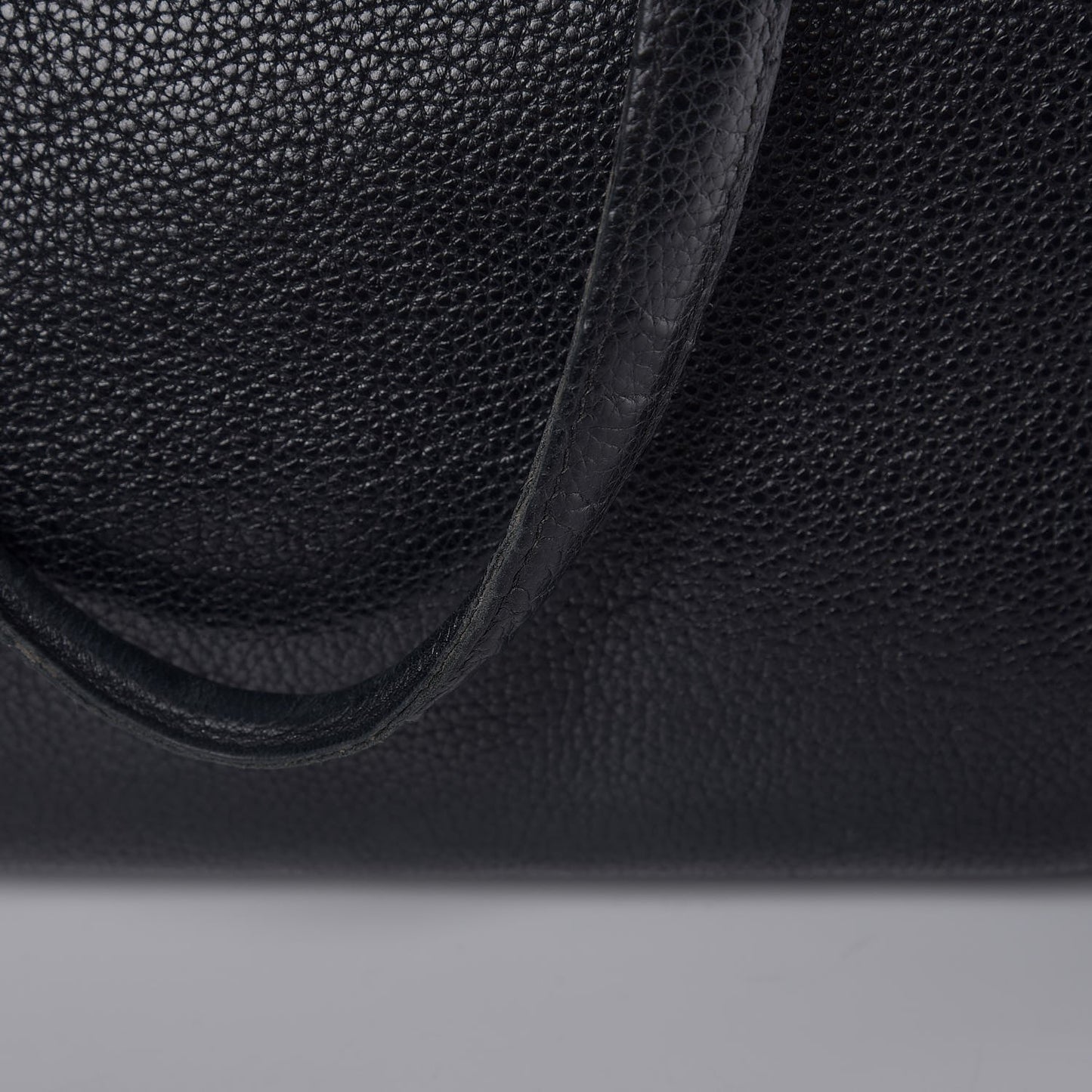 Pebbled Calfskin Large Skull Padlock Zip Around Tote Black