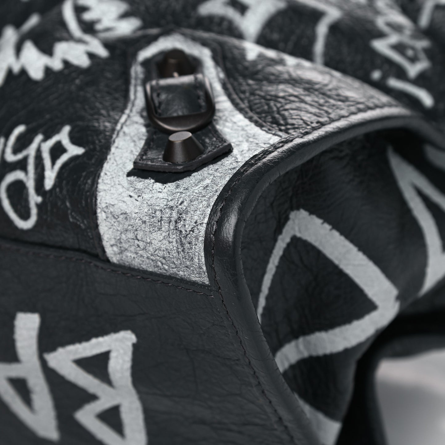 Agneau Arena Graffiti All Over Classic Hardware City Gris Fossile White