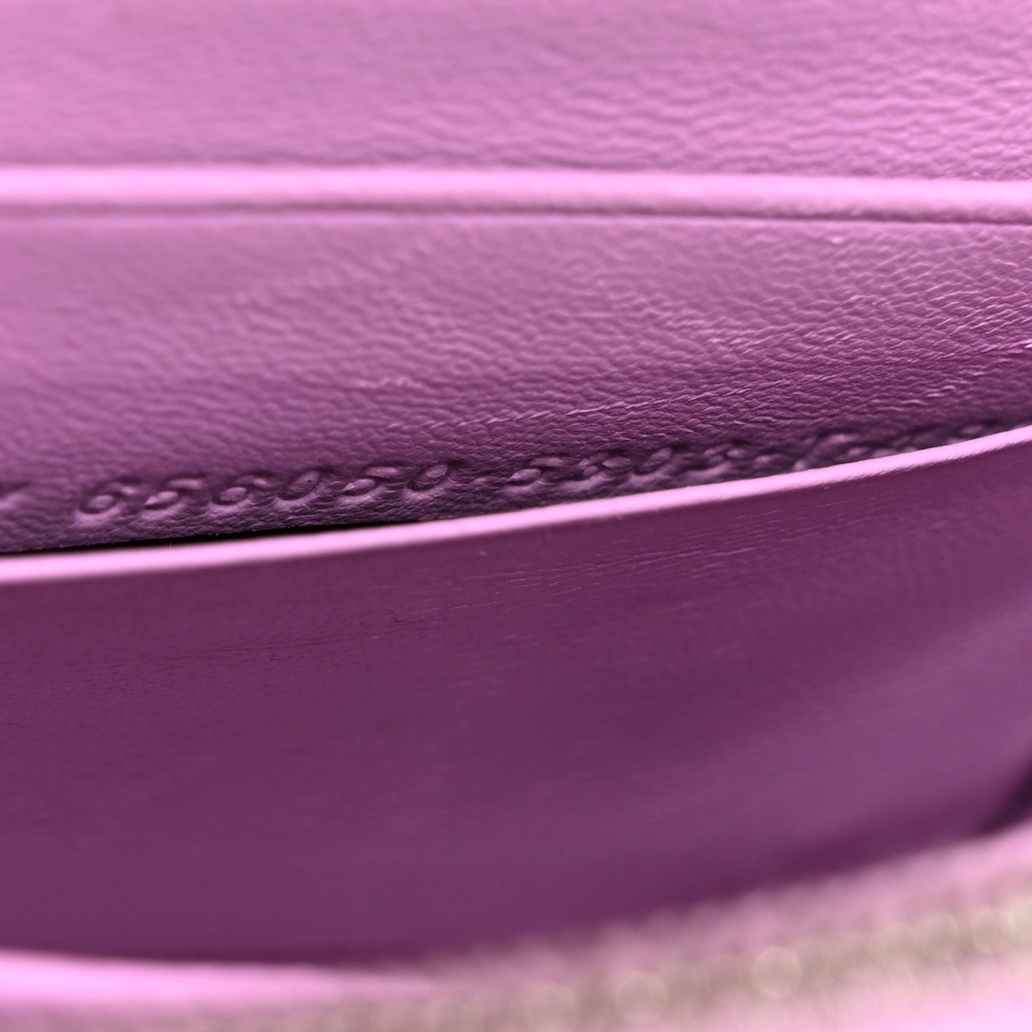 Shiny Box Calfskin Tonal B Hourglass Chain Bag Liliac