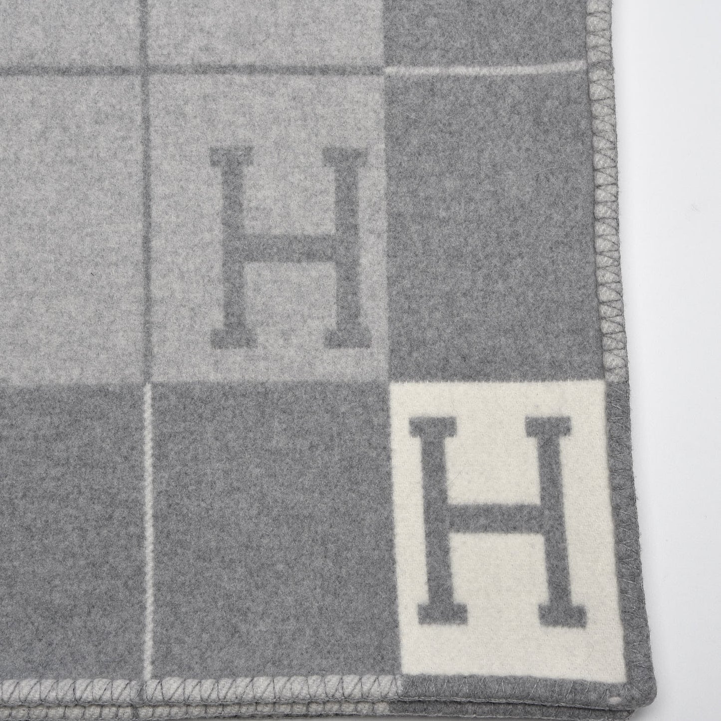 Wool Cashmere Avalon III Blanket Ecru Gris Clair