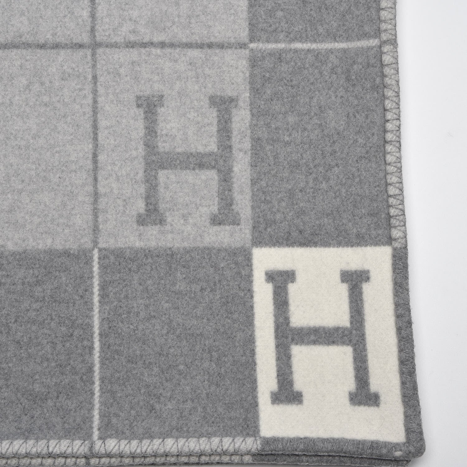 Hermes Wool Cashmere Avalon III Blanket Ecru Gris Clair 4 of 5