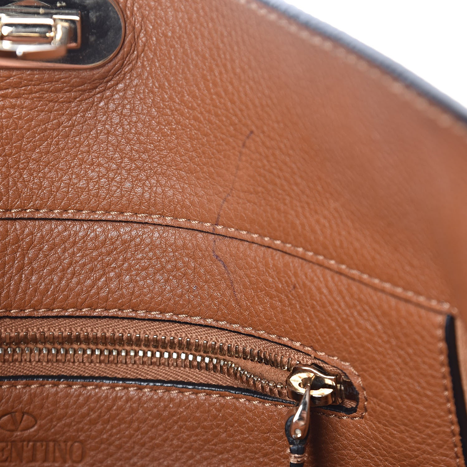 Valentino Garavani Pebbled Calfskin Large Rockstud Flip-Lock Messenger Bag Light Cuir 9 of 13