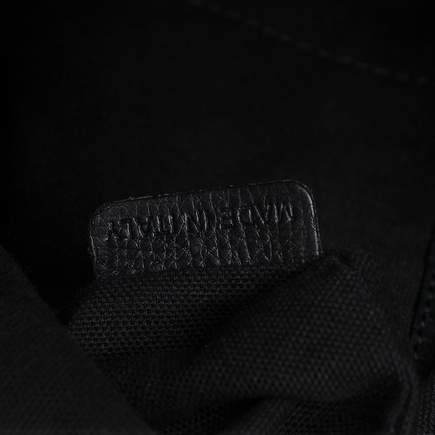 Grainy Calfskin House Check Medium Sycamore Hobo Black
