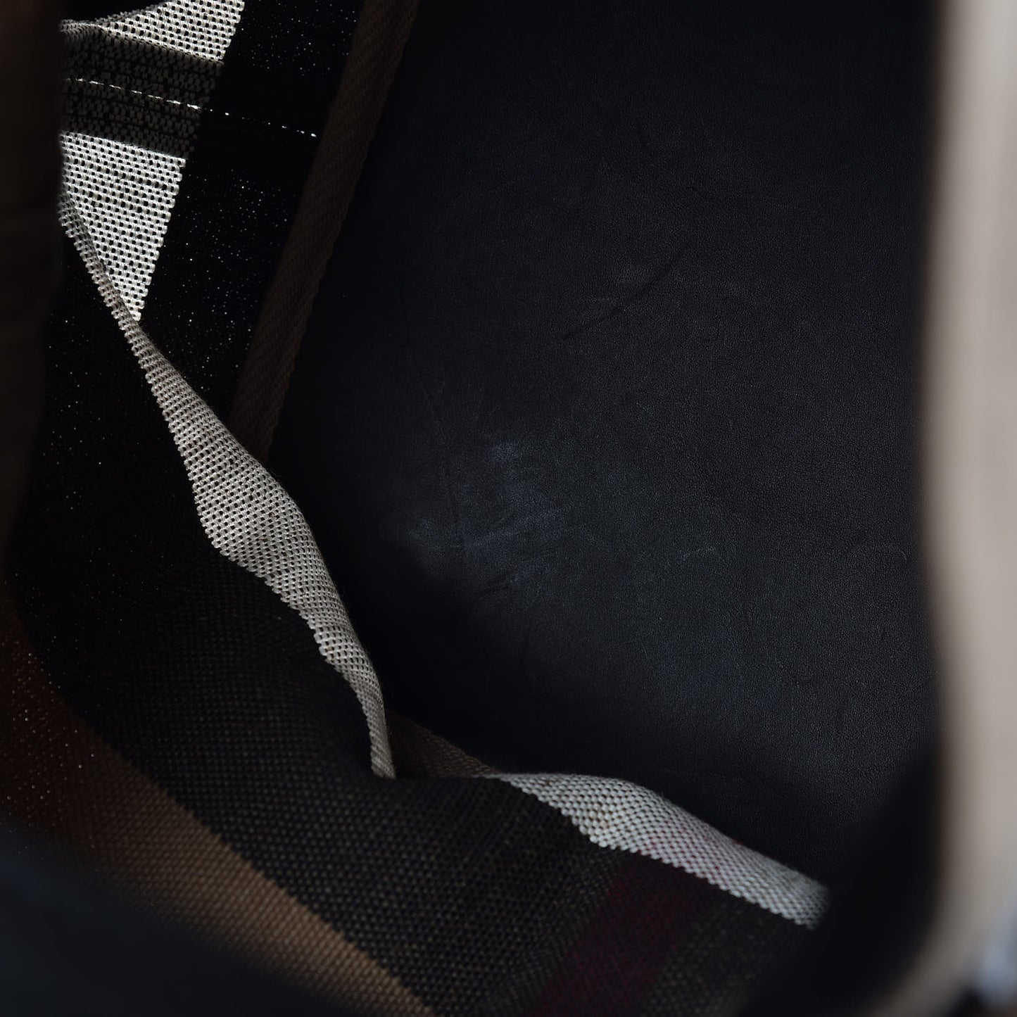Canvas Mega Check Medium Ashby Hobo Black