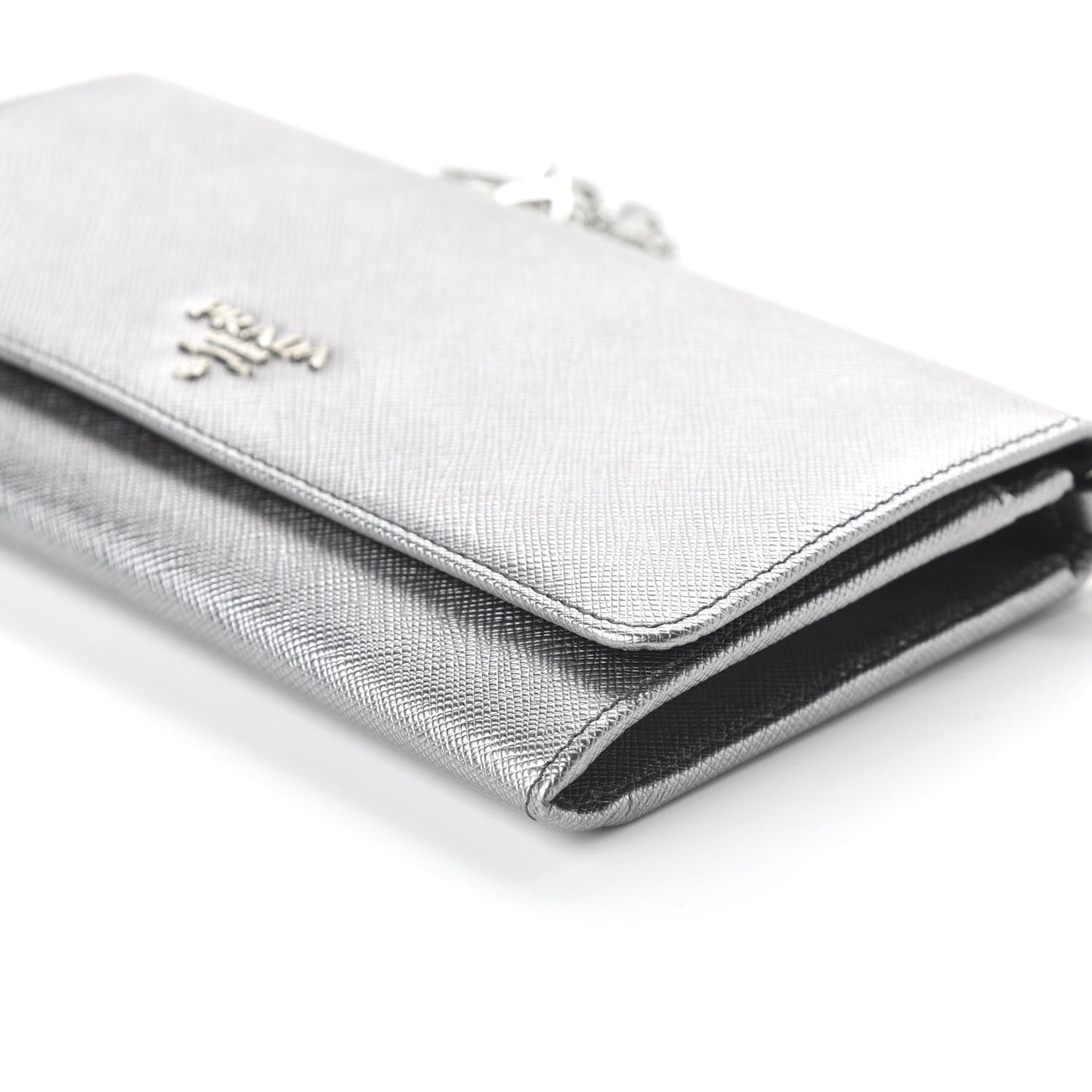 Metallic Saffiano Metal Chain Wallet Cromo