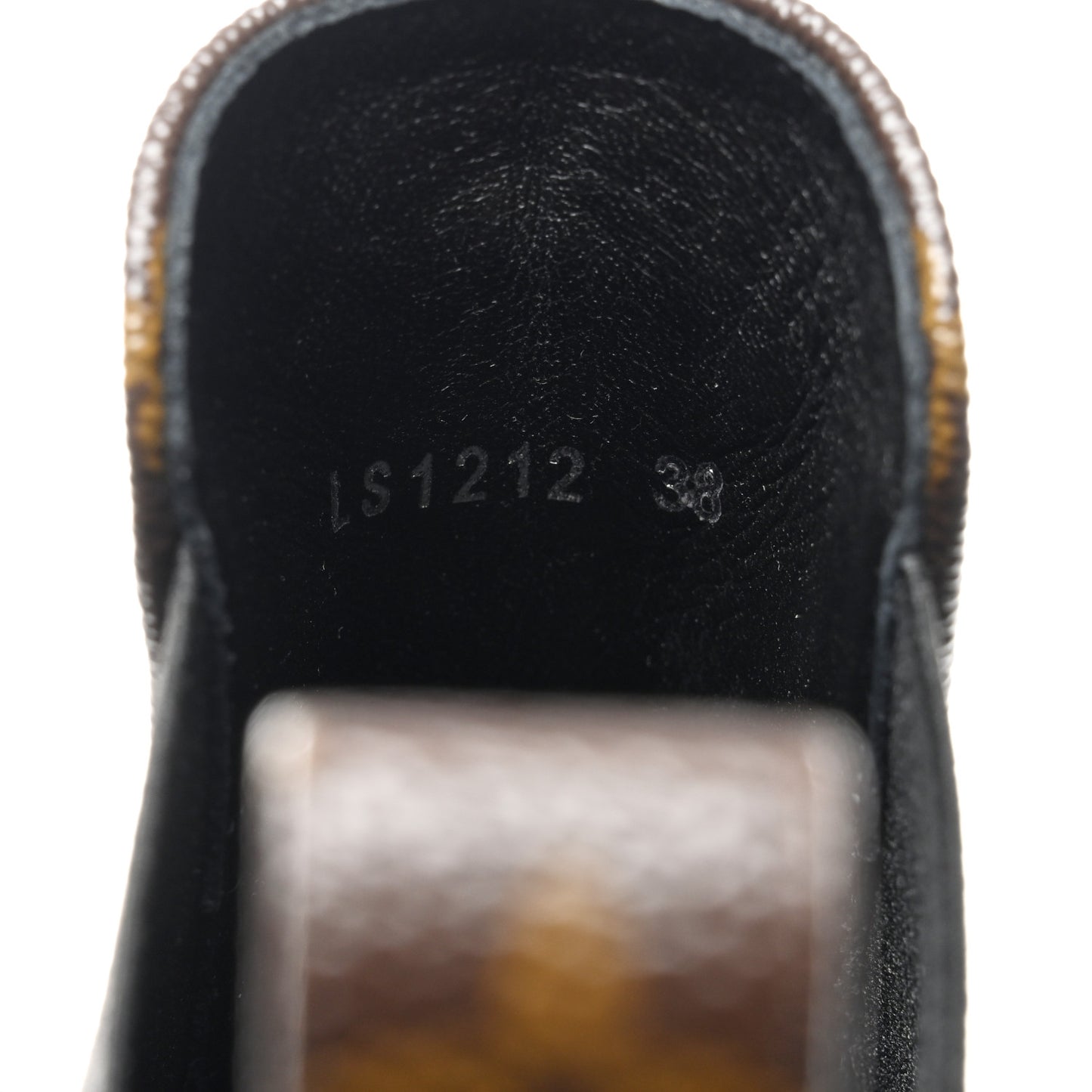 LV BEAUBOURG ANKLE BOOT 38 Black