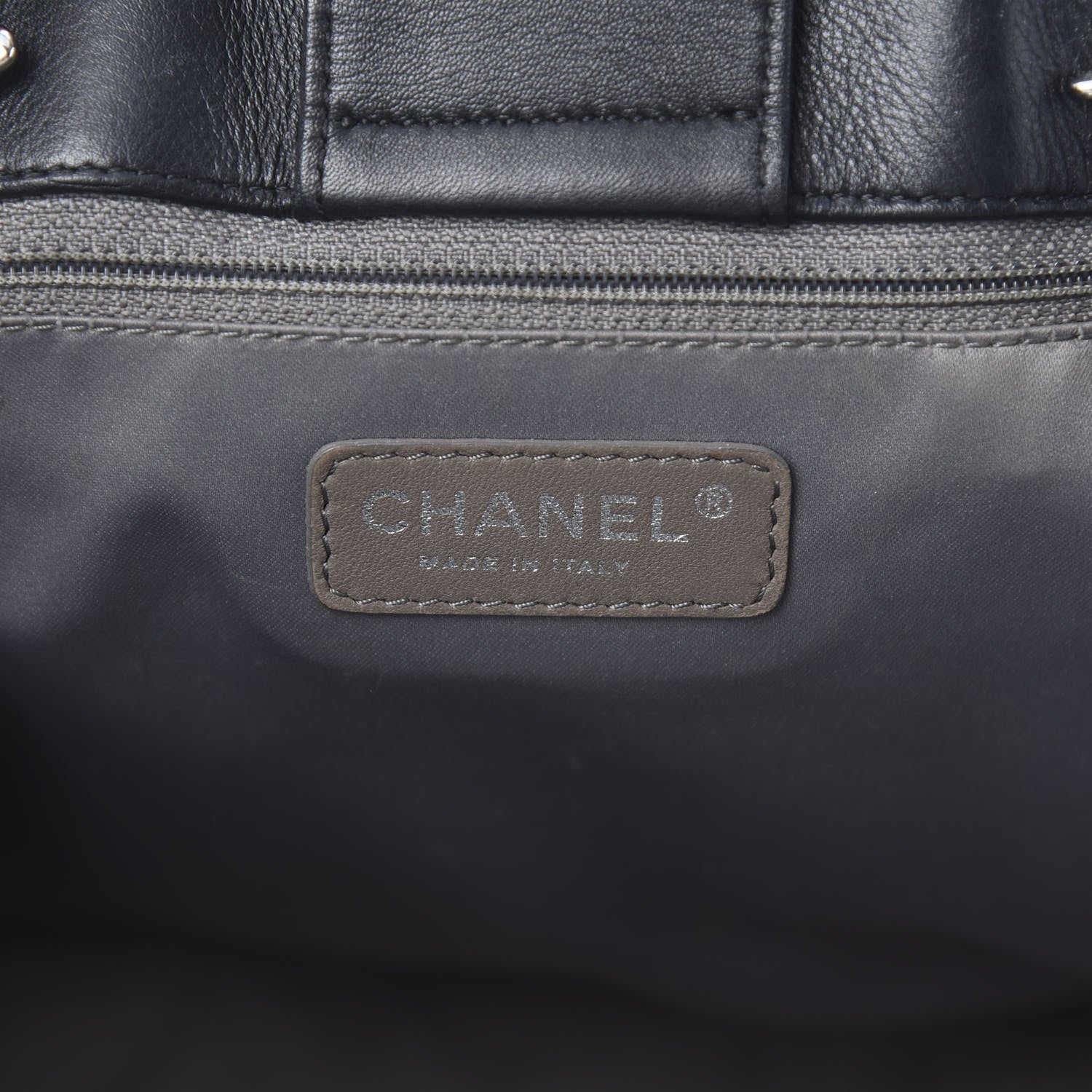 Chanel Vinyl Lipstick Ligne Tote Black 6 of 17