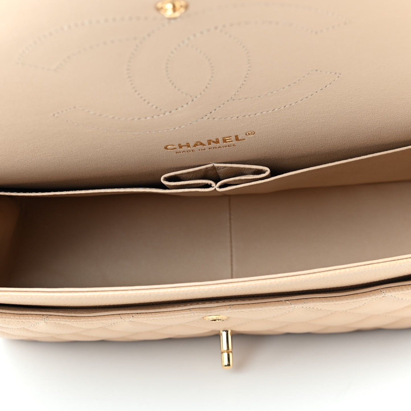 Caviar Quilted Jumbo Double Flap Beige Clair