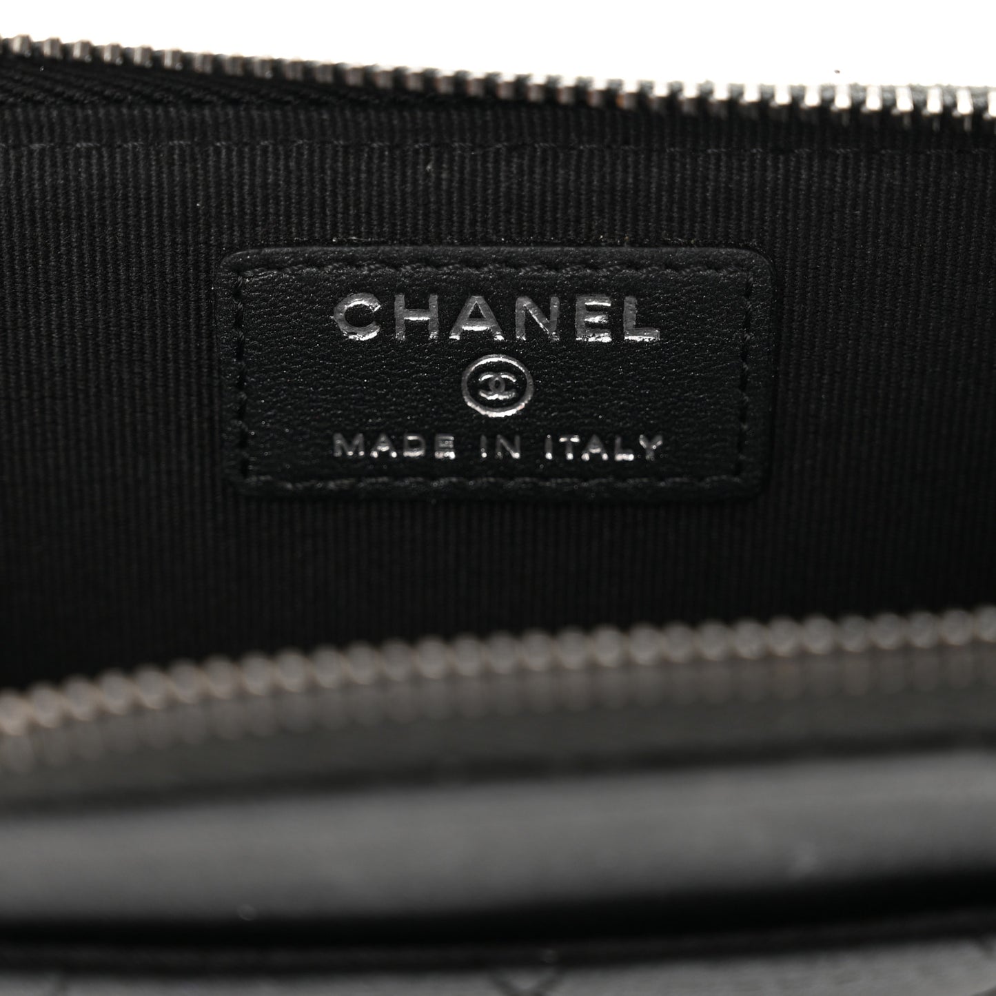 Pearly Lambskin Quilted Zip Card Holder So Black