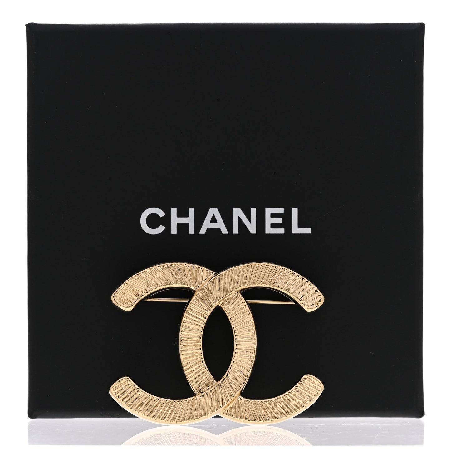 Metal CC Brooch Gold