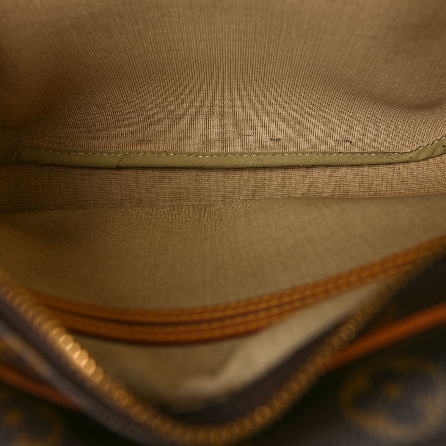 Louis Vuitton Monogram Reporter PM 6 of 9