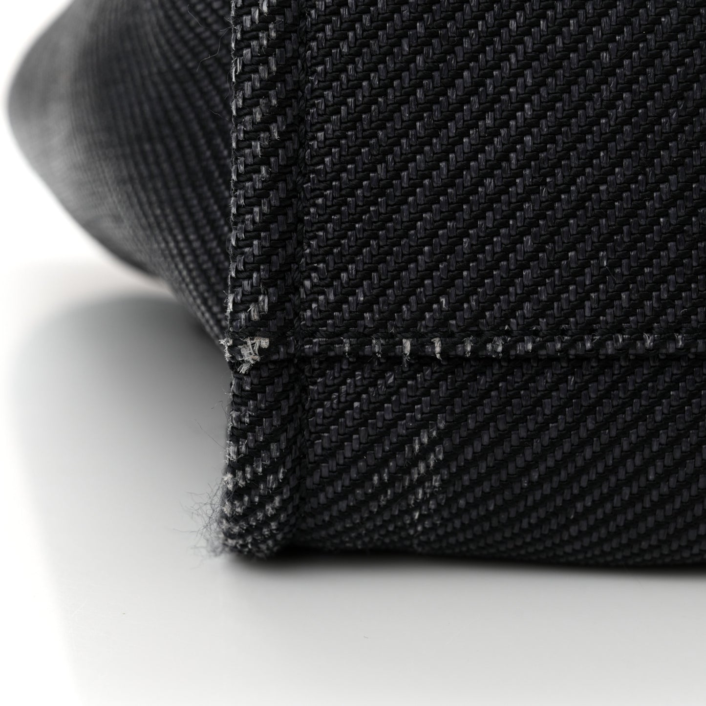 Mixed Fibers Calfskin Medium Deauville Black