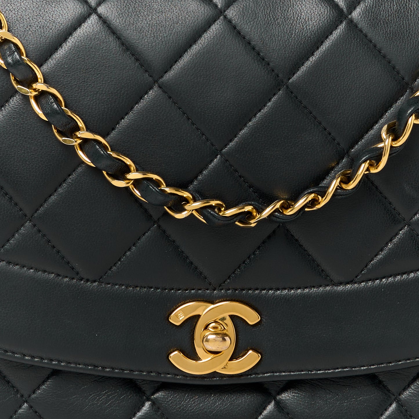 Lambskin Quilted Medium Single Flap Black