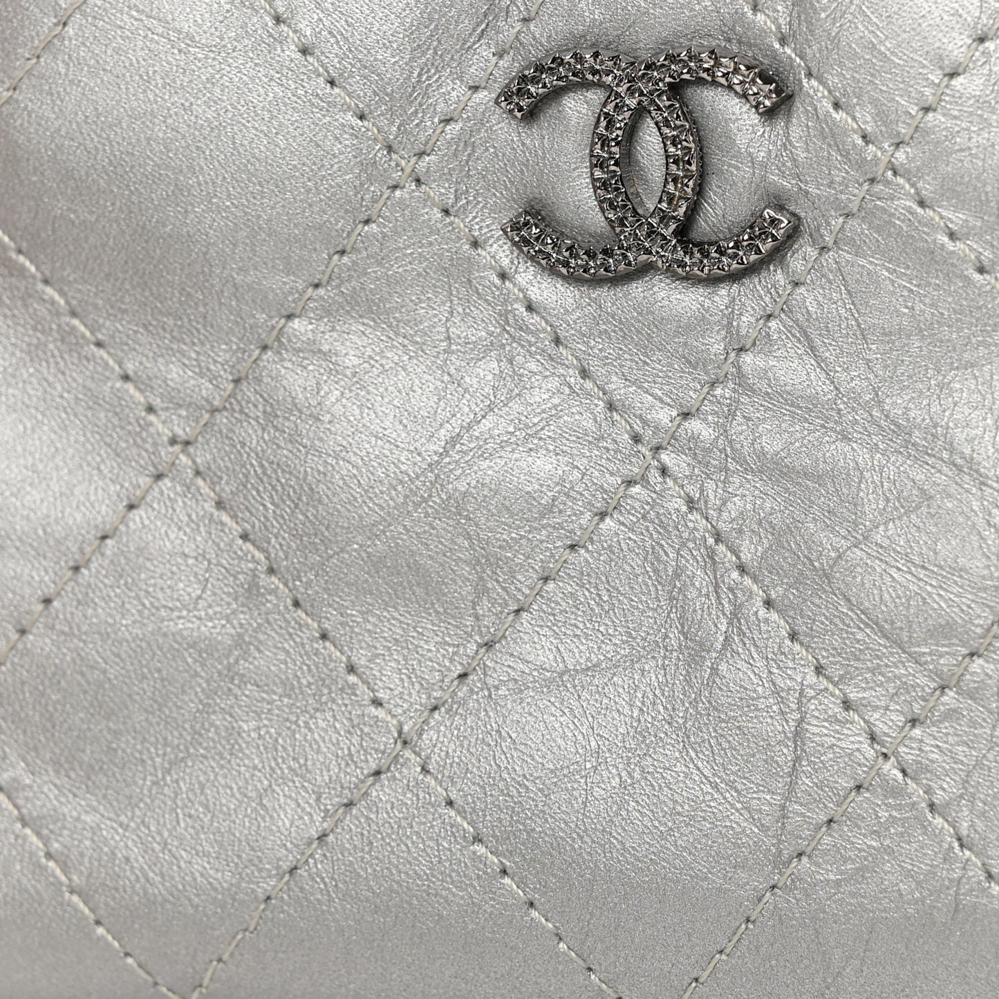 Metallic Aged Calfskin Quilted Palette Key Holder Case Silver