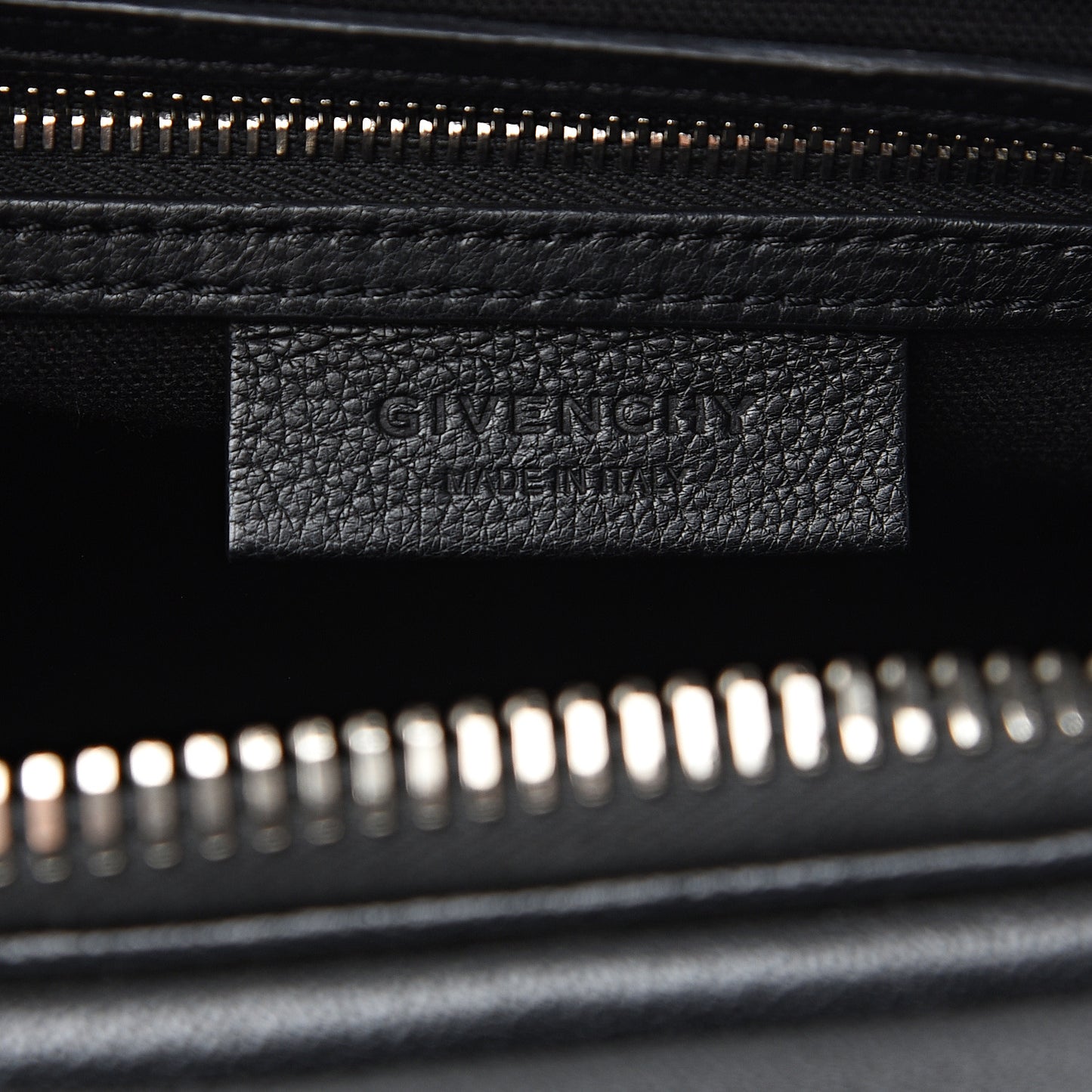 Sugar Goatskin Medium Antigona Black