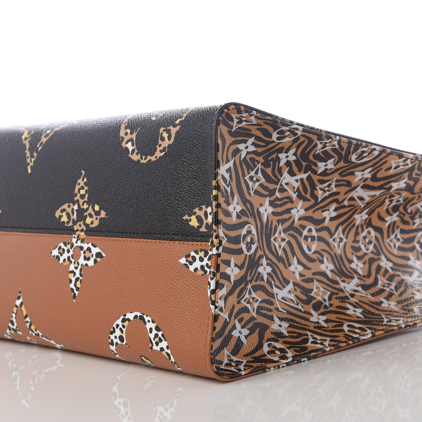 Monogram Giant Jungle Onthego GM Black