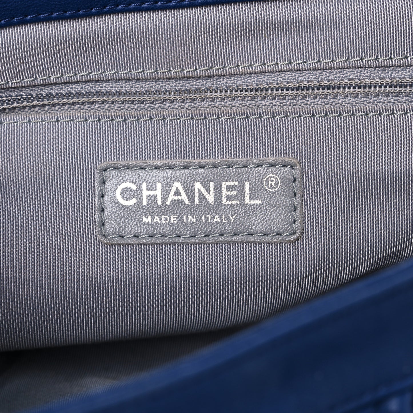 Washed Lambskin Quilted Medium Chain Around Messenger Blue