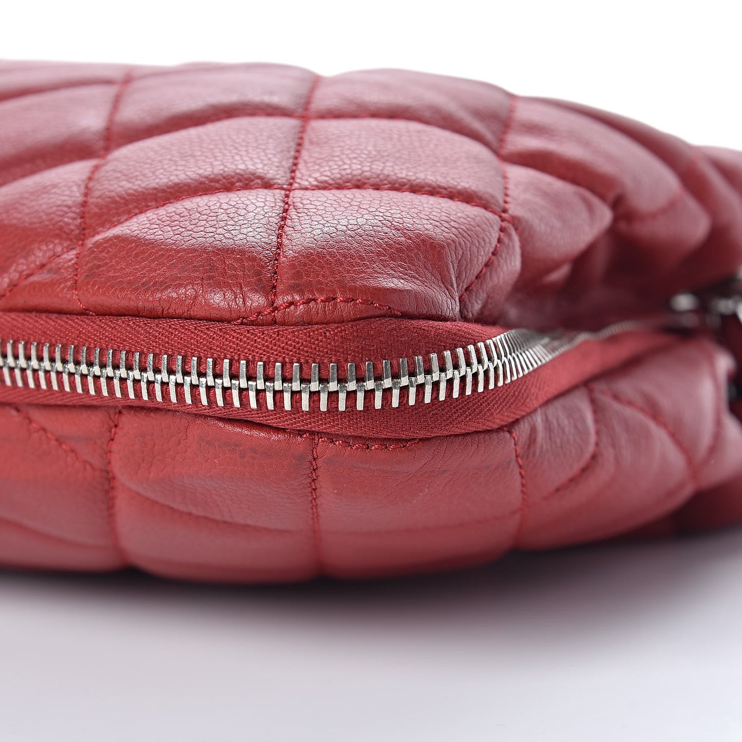 Caviar Quilted Expandable Zip Shoulder Bag Red