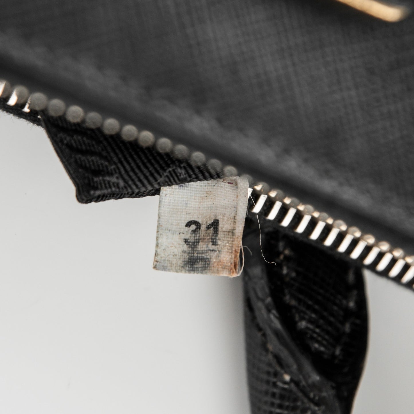 Saffiano Medium Galleria Double Zip Tote Black