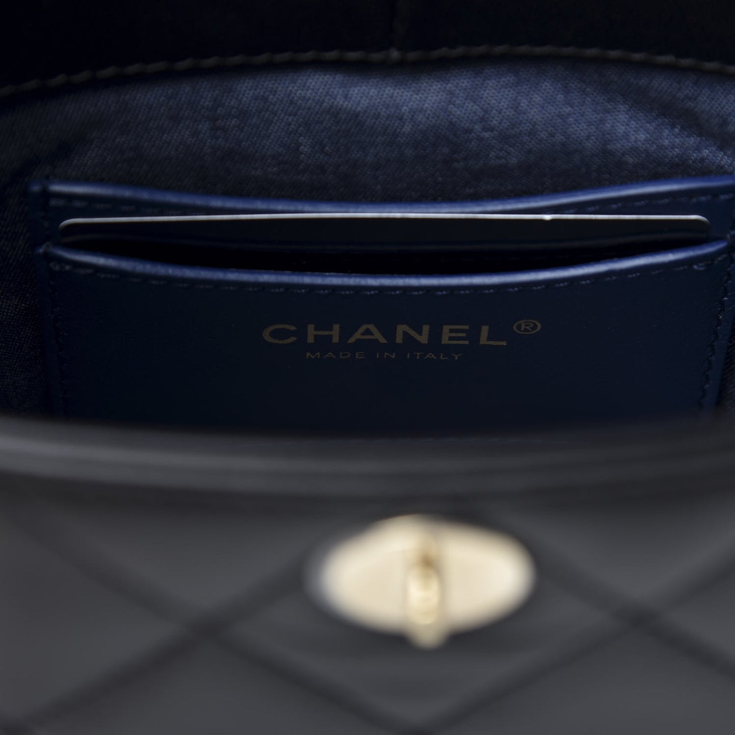 Lambskin Resin Elegant Chain Vanity Case Black