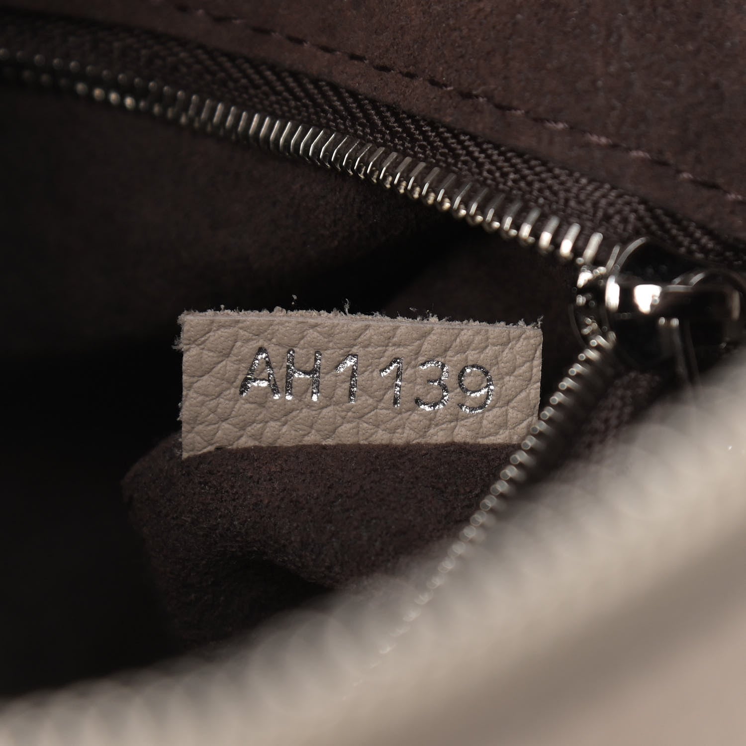 Louis Vuitton Mahina Babylone Chain BB Galet 7 of 9