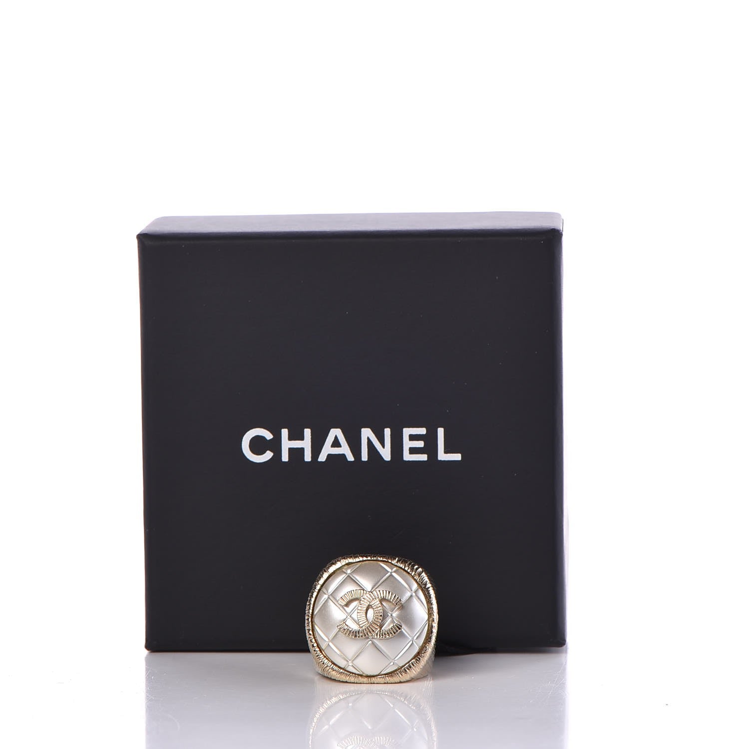 Chanel Metal Quilted CC Ring 6 Gold Pearly White 5 of 5