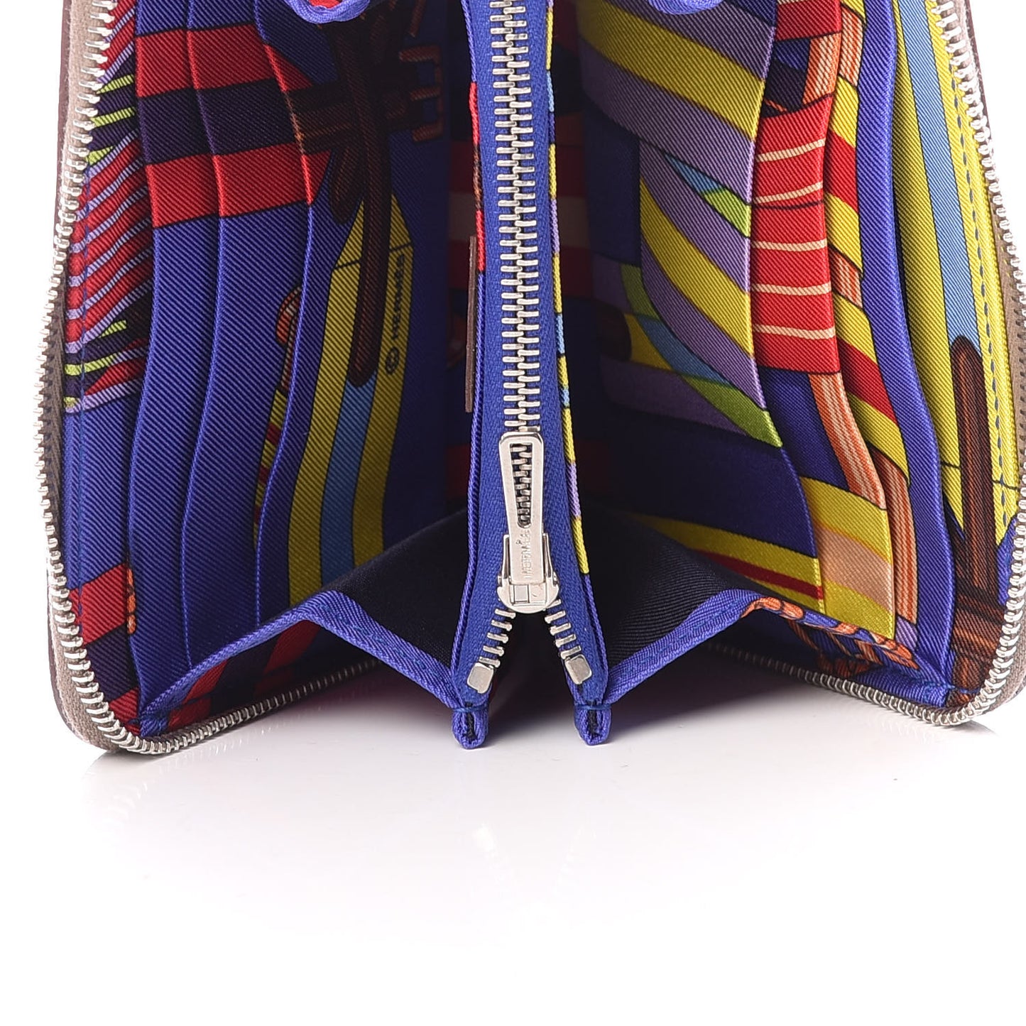 Epsom Silk'in Compact Wallet Etoupe